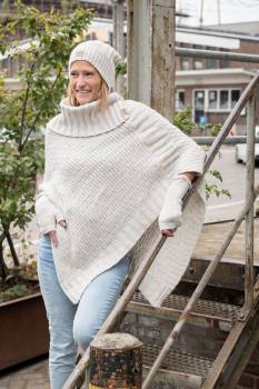 KNIT FACTORY gestrickter PONCHO NICKY tobacco